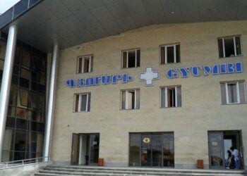 Գյումրիում 4-5 հոգի մեքենայից իջնելով՝ դանակահարել են կանգառում կանգնած երիտասարդի