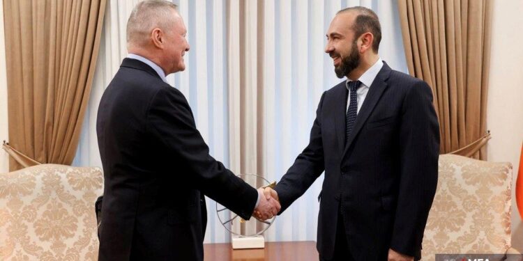 Միրզոյանը ԵԽ մարդու իրավունքների հանձնակատարի հետ քննարկել է Ղարաբաղից տեղահանվածների կարիքները