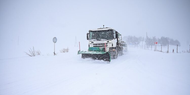 Սաստիկ բուք, փակ և դժվարանցանելի ճանապարհներ՝ հանրապետության տարբեր մարզերում