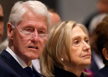 Ես ոչ մի վատ բան չեմ արել. Քլինթոնը ելույթ է ունեցել Կոնգրեսի առջև Էփշթեյնի գործով