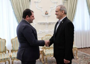 Դիվանագիտական լուծում՝ որպես առաջնահերթություն․ Պապիկյանը հանդիպել է Իրանի նախագահին