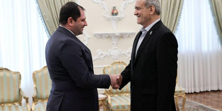 Դիվանագիտական լուծում՝ որպես առաջնահերթություն․ Պապիկյանը հանդիպել է Իրանի նախագահին