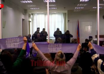 Ակցիա՝ դատարանում. ինչպես են դիմավորում Բագրատ սրբազանին