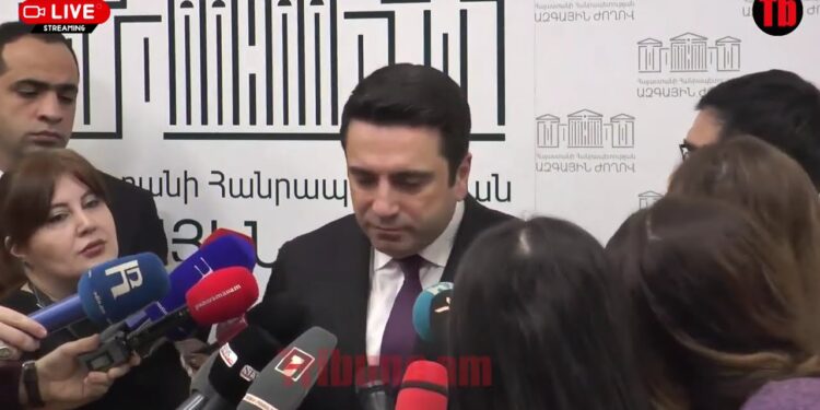 Ալեն Սիմոնյանը բարկացավ ու գնաց ճեպազրույցի կեսից