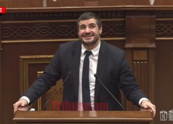 Լարված իրավիճակ ԱԺ-ում․ Սիմոնյանը նկատողություն տվեց ընդդիմադիր պատգամավորին