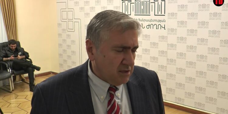 Սա խայտառակություն է, ինչ ողորմելի, ողբալի վիճակում է դպրոցը, նման ուսուցիչն ի՞նչ պիտի սովորեցնի