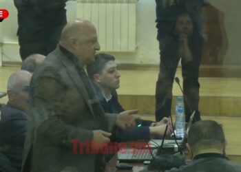 Չախալյանին ասեցի՝ ինչի՞ չես ամեն օր նստացույց անում, ասեց՝ ընտանիք պահելու խնդիր ունեմ