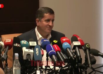 Չեք կարո՞ղ աշխատավարձ չտալ. լրագրողը` Ղազինյանին