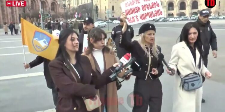 Եկեղեցին քաղաքականացվա՞ծ է․ լրագրողը՝ զինվորականին