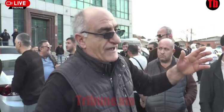 Սրիկա՛ շան որդի, դու քաքն ուտես, գցես ուղևորի վրա՞. վարորդ