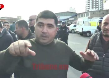 Մաման կռավատի միջից զանգել ա, ասում ա՝ երեխուս զգույշ կտանես դպրոց, պապայի գործ ենք անում. վարորդ