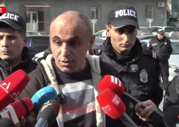 Վարորդը 16 ժամ քշում ա, դառնում ավարիայի բուն,պտի մեքենայիդ մեջ ուտես, քնես, պսակվես, որ քիչ փող տաս