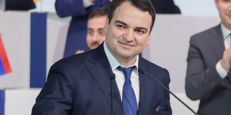 8 տարի չբարձրացրին թոշակները, հիմա՝ խուճապահար բարձրացնում են. Նարեկ Կարապետյան