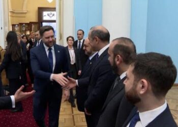 Tb News. Փելոսին չփրկեց Հայաստանը, Վենսն էլ չի փրկի՞․ ամերիկյան «մոգական զանգերի» միֆը