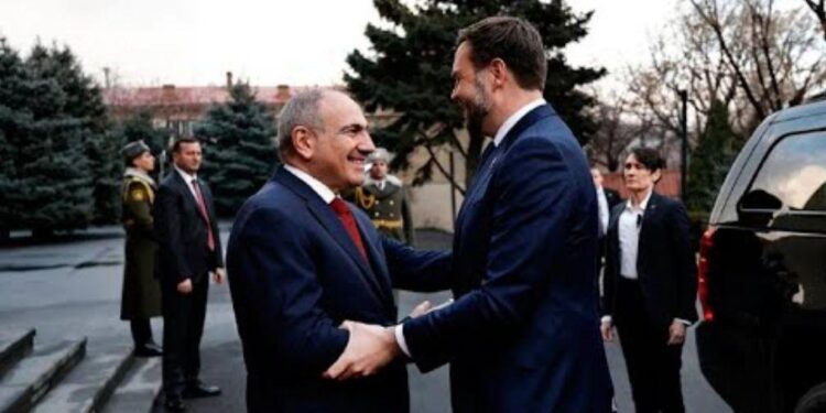 ՀՀ վարչապետը և ԱՄՆ փոխնախագահը ստորագրում են երկկողմ փաստաթուղթ և հանդես գալիս հայտարարություններով