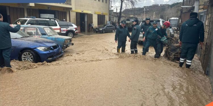 Կապանում գետի վարարում տեղի չի ունեցել, հորդառատ անձրևների հետևանքով փլուզվել է սելավատարի պատնեշը․ ՆԳՆ ՓԾ