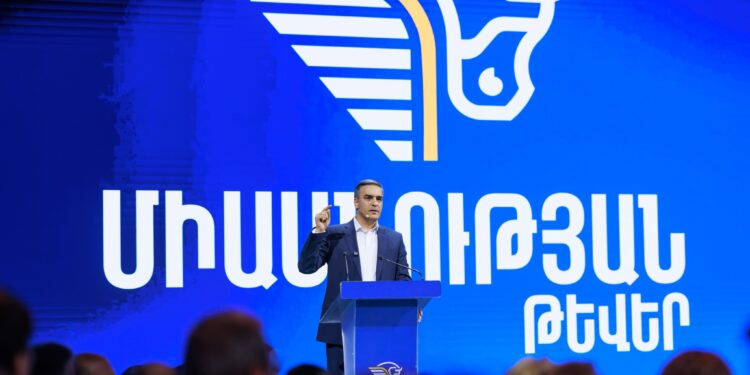 Արման Թաթոյանը ներկայացրել է «Միասնության թևերի» քաղաքական ծրագրի հիմնական թեզերը