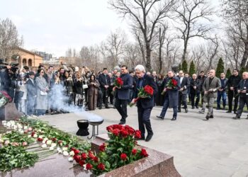 Սերժ Սարգսյանը հարգանքի տուրք է մատուցել Անդրանիկ Մարգարյանի հիշատակին