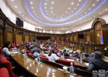 Ինչպես են մի գիշերում «անկախ» դառնում. «Փաստ»