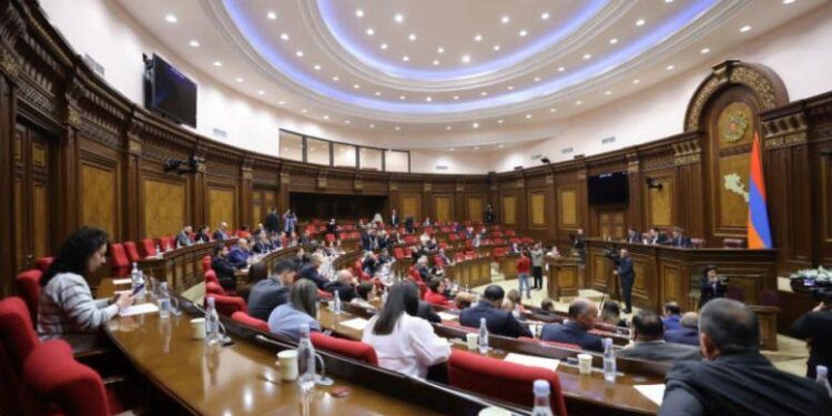 Ինչպես են մի գիշերում «անկախ» դառնում. «Փաստ»