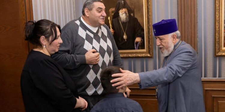 Գարեգին Բ-ի աջակցությամբ բուժում ստացած արցախյան պատերազմի մասնակիցը վերադարձել է Հայաստան