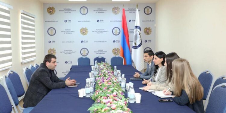 Մանասյանը հանդիպել է Ադրբեջանից վերադարձած Դավիթ Դավթյանին