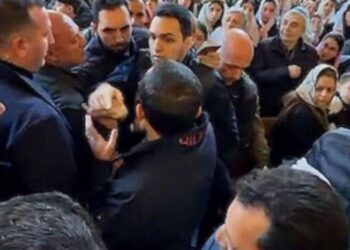 18–ամյա դպրոցականի մայրը դատարանին խնդրում է տղային հնարավորություն տալ դատական նիստերին սպասել ազատության մեջ