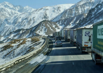 Վերին Լարսում սահմանափակվել է բեռնատարների երթևեկությունը