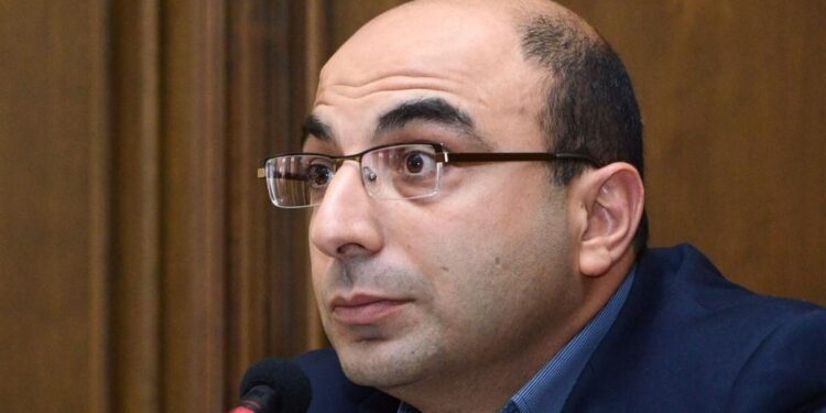 Հանրությունը պետք է տեսնի լուրջ, գրագետ թիմեր, որոնք ոչ թե միմյանց են ոչնչացնում, այլ համախմբում են ուժերը․ Վահե Հովհաննիսյան