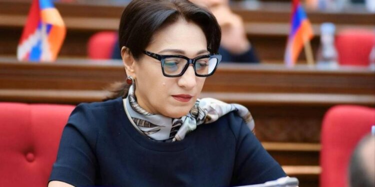 65-ից հետո՝ պաշտոնա՞նկ․ նոր օրենքը՝ քննադատության թիրախում