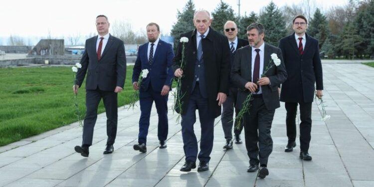 Լիտվայի Սեյմասի պատվիրակությունն այցելել է Ծիծեռնակաբերդի հուշահամալիր