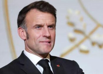 Ծաղրածուներ. Ֆրանսիացիները հարձակվել են Մակրոնի վրա Զելենսկու հետ հանդիպումից հետո