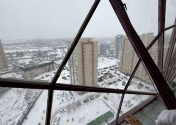 Կնոջ և փոքրիկ աղջկա դիակներ են հայտնաբերվել Կրասնոյարսկում տան բակում