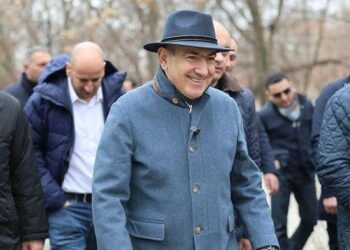 Նիկոլական տատիկներ են դուրս բերվել փողոց, որ Փաշինյանին մի երկու գովեստի խոսք ասեն․ «Հրապարակ»