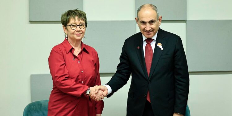 Փաշինյանը հանդիպել է Եվրոպական վերակառուցման և զարգացման բանկի նախագահին