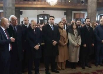 Երբ Փաշինյանը մտել է Յոթ Վերք, հավատացյալների մի մասը դուրս է եկել եկեղեցուց. «Հրապարակ»