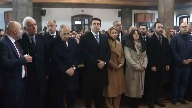 Երբ Փաշինյանը մտել է Յոթ Վերք, հավատացյալների մի մասը դուրս է եկել եկեղեցուց. «Հրապարակ»