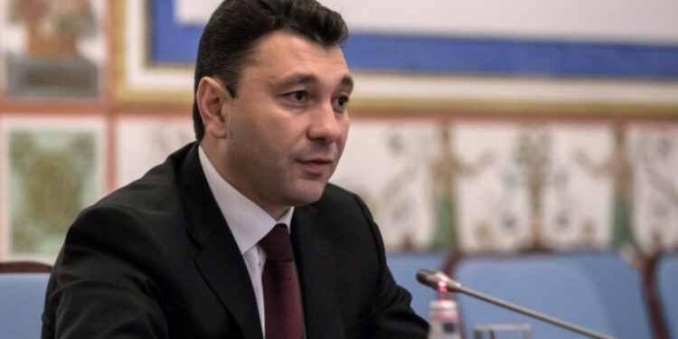 Դու ի՞նչ կապ ունես Մեսրոպ Մաշտոցի հետ. Շարմազանովը՝ Փաշինյանին