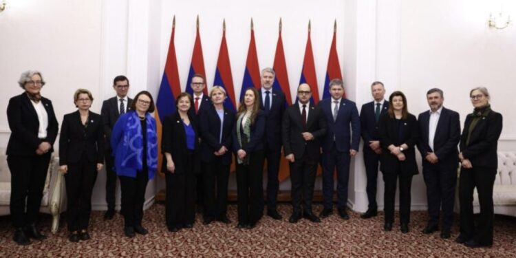 Հայկ Մամիջանյանը դիվանագետների հետ հանդիպմանը շեշտել է Արցախից բռնի տեղահանվածների ընտրական իրավունքի հարցը