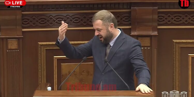 Ձեռներից կբռնեմ, կբերեմ ձեր մոտ. Գառնիկ Դանիելյանը՝ Պապոյանին