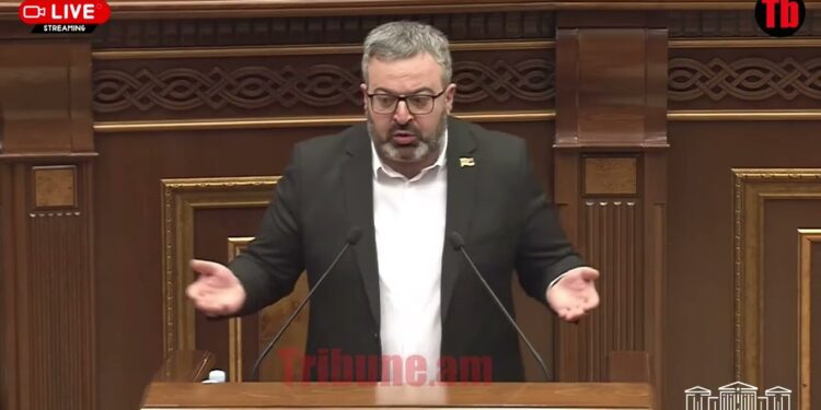 Մի ժամ ջուր են ստանում, հրավառություն են անում, էս ի՞նչ մոտեցում ա. Գառնիկ Դանիելյան