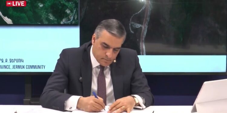 Թող Արայիկ Հարությունյանը 12-ից հետո բան չգրի, կարող ա տակից դուրս չգա. Թաթոյան