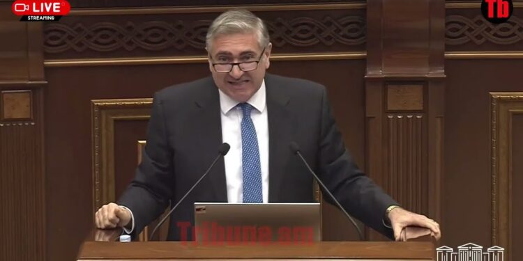 Ու՞մ վրա եք մուննաթ գալիս, ձեզ հոգեբույժ ա պետք. Աննա Գրիգորյանի սուր ելույթը