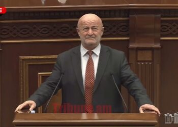 Կլռե՛ք, կարգի՛ հրավիրեք. Ալեն Սիմոնյանի պահվածքը՝ ընդդիմադիրների հետ