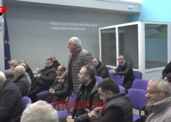 Էդ ձև պաշտոնյայի հետ չխոսա՛ք. վեճ՝ սևանցիների հետ