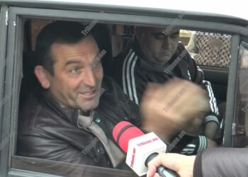 Քյասիբը տուժվել ա, հարուստը հարուստի ձեռ ա բռնում, փող ունես՝ մարդ ես, փող չունես՝ կործանված ես