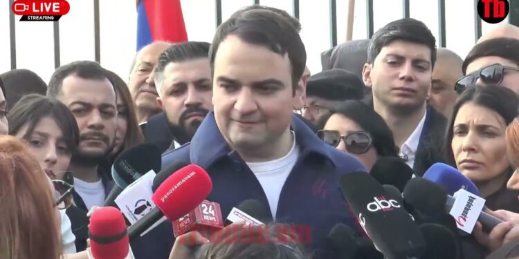 Ո՞նց ենք ընտրողների բերելու Ռուսաստանից, ավտոբուսներո՞վ, գնացքո՞վ. Նարեկ Կարապետյան