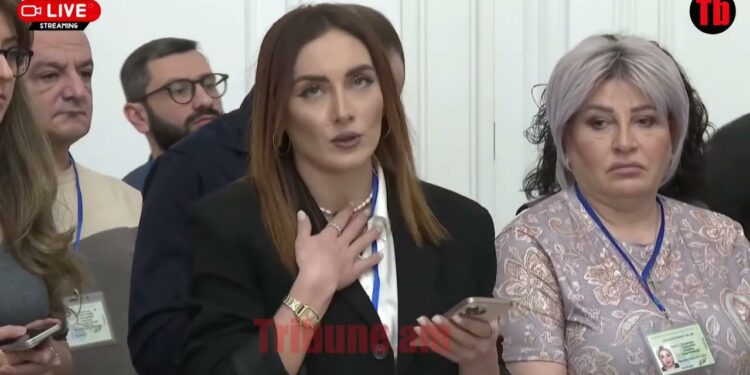 Հրաժարականի մի դիմում էլ դուք գրեք, բա դու՞ք չէիք Պուտինին Ղարաբաղի մասին գիրք նվիրում