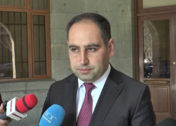 «Գյումրի 2»-ը եթե լինի, դուրս եք գալու փողոց, իշխանափոխությո՞ւն անեք․ լրագրողը՝ Խուդաթյանին