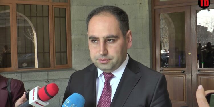 «Գյումրի 2»-ը եթե լինի, դուրս եք գալու փողոց, իշխանափոխությո՞ւն անեք․ լրագրողը՝ Խուդաթյանին